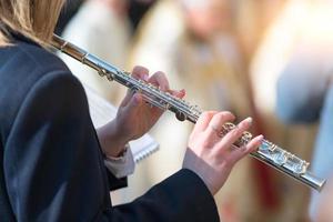 Querflöte spielt in der Band foto