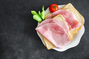 sandwich schinken fleisch schweinewurst frisch gesund mahlzeit essen snack diät auf dem tisch kopierraum essen foto