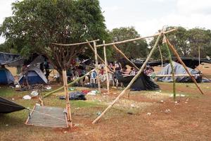 brasilia, df, brasilien-14. april 2022 die nachwirkungen der acampamento terra livre-bewegung in brasilia, als der geniale indianer beginnt, seine sachen zusammenzupacken und nach hause zurückzukehren foto