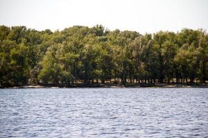 Küste des Flusses Dnipro foto