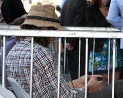 los angeles, sep 19 - ashton kutcher bei der jon cryer hollywood walk of fame star zeremonie auf dem hollywood walk of fame am 19. september 2011 in los angeles, ca foto