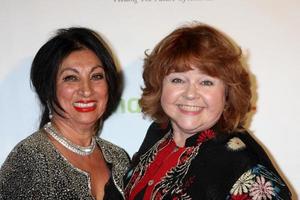 los angeles, jan 12 - fary bjorlin nadia s mutter und patrika darbo kommen zur los angeles derby prelude party im london hollywood hotel am 12. januar 2012 in west hollywood, ca foto