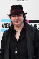 los angeles, nov 24 - kevin rudolf bei den 2013 american music awards ankünften im nokia theater am 24. november 2013 in los angeles, ca foto