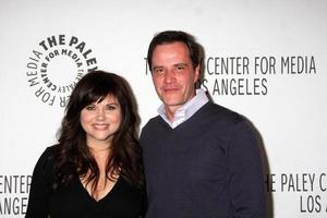 los angeles, 7. märz - tiffani thiessen tim dekay kommt beim white collar paleyfest 2011 im saban theater am 7. märz 2011 in beverly hills, ca foto