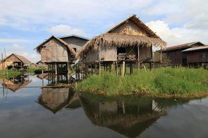 Häuser am Inle-See, Myanmar foto