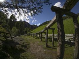 Wassermühlental in den Dolomiten Longiaru Badia Valley foto