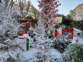 menton, frankreich - 11. dezember 2021 - santa village zu weihnachten geöffnet foto