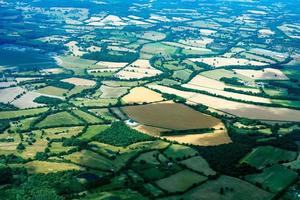 Luftaufnahme der bewirtschafteten Felder foto