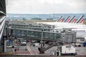 paris, frankreich - 17. juni 2016 - flughafen paris landung und laden von fracht und passagier foto