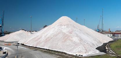 Salzfabrik in den USA an einem sonnigen Tag foto
