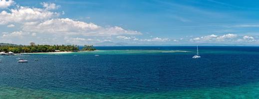 lombok blick auf ein riesiges panorama von der insel gili trawangan foto