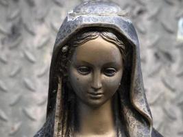 heilige madonna herz statue detail foto