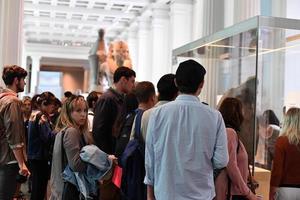 London, England - 15. Juli 2017 - British Museum voller Touristen foto