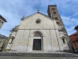 sarzana italien malerische dorfkirche foto