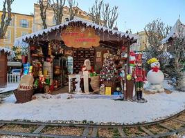 menton, frankreich - 11. dezember 2021 - santa village zu weihnachten geöffnet foto