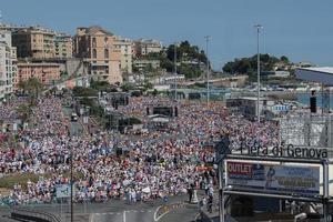 genua, italien - 27. mai 2017 - papst franziskus besucht genua für die messe in kennedy place foto