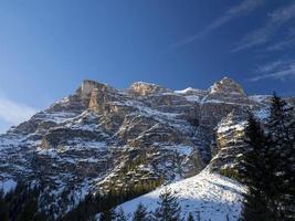 fanes berg dolomiten im winterpanorama foto