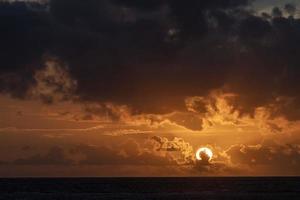 Sonnenuntergang am Strand von Tahiti, Französisch-Polynesien foto