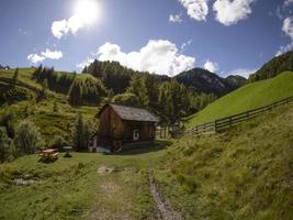 Wassermühlental in den Dolomiten Longiaru Badia Valley foto