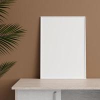 minimalistische Vorderansicht vertikales weißes Foto- oder Posterrahmenmodell, das an der Wand auf dem Tisch mit Pflanze lehnt. 3D-Rendering. foto