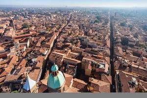 oben blick auf das stadtbild von bologna foto