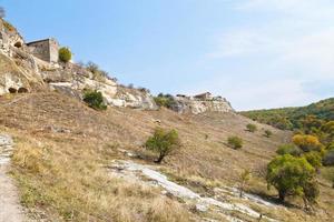 Mauern der antiken Stadt Tschufut-Kale, Krim foto