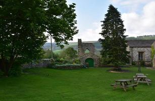 Picknickplatz außerhalb von Marrick Priory in England foto