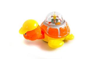 Kinderspielzeug orangefarbene Schildkröte mit Disco-Lichtern, isoliert auf weiss foto