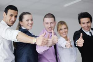 geschäftsleute gruppieren sich beim treffen foto