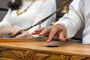 Musiker-Psaltery traditioneller Spieler in Russland foto