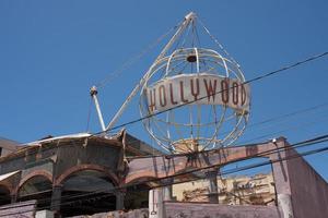 fortaleza ceara, brasilien, 13. september 2022 die verlassene hollywood bar in der innenstadt von fortaleza, jetzt in einem verfallzustand foto