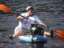 St. Petersburg, Russland, 2022 - Seven's International Sup Festival brachte sechstausend Menschen an einen Ort und brach den Weltrekord foto