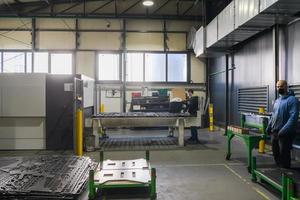 Modernes Industriewerk für Maschinenbau Geräte und Maschinen Herstellung einer Produktionshalle foto