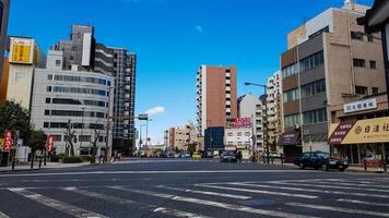 osaka, japan am 10. april 2019. die straßensituation eines wohngebiets in osaka, das eine sehr ruhige atmosphäre hat foto