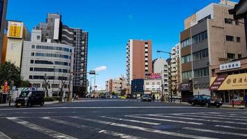 osaka, japan am 10. april 2019. die straßensituation eines wohngebiets in osaka, das eine sehr ruhige atmosphäre hat foto