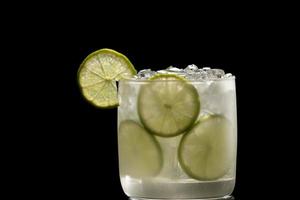 brasilianischer Caipirinha-Cocktail foto