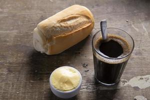Kaffee und Brot foto