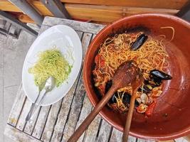 Italienische Meeresfrüchte und Pesto im malerischen Dorf Cinque Terre Italien foto