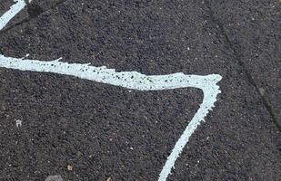 Detailansicht auf Asphaltoberflächen verschiedener Straßen und Straßen mit Rissen foto