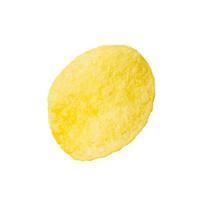 Kartoffelchips isoliert auf weißem Hintergrund mit Beschneidungspfad foto