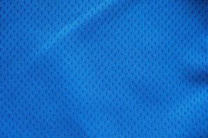 blauer stoff sportbekleidung fußball trikot mit air mesh textur hintergrund foto