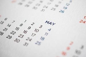 Mai-Kalenderseite mit Monaten und Daten foto