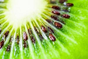 Frische Kiwi-Fruchtscheiben Nahaufnahme Makro Textur Hintergrund foto