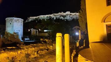 athen altstadt monastiraki quadrat und plaka alte straße sommerspaziergang hintergrund hochwertiger druck foto