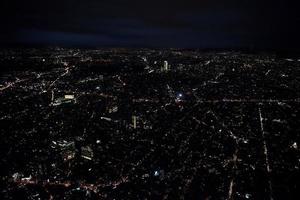 mexiko-stadt luftbild nachtansicht panorama des starken verkehrs foto