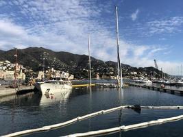 Boote durch Orkan in Rapallo, Italien, zerstört foto