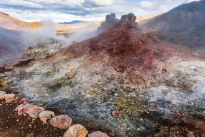 Saurer Geysir in Landmannalaugar in Island foto