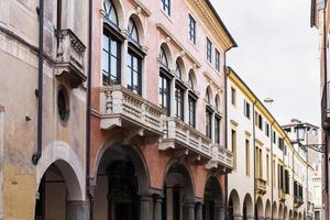 Fassade des mittelalterlichen Hauses im Zentrum der Stadt Padua foto