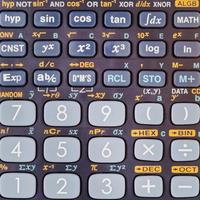 Wissenschaftlicher Taschenrechner mit vielen mathematischen Funktionen foto