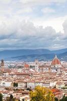 Bewölkter Himmel über dem Zentrum von Florenz foto